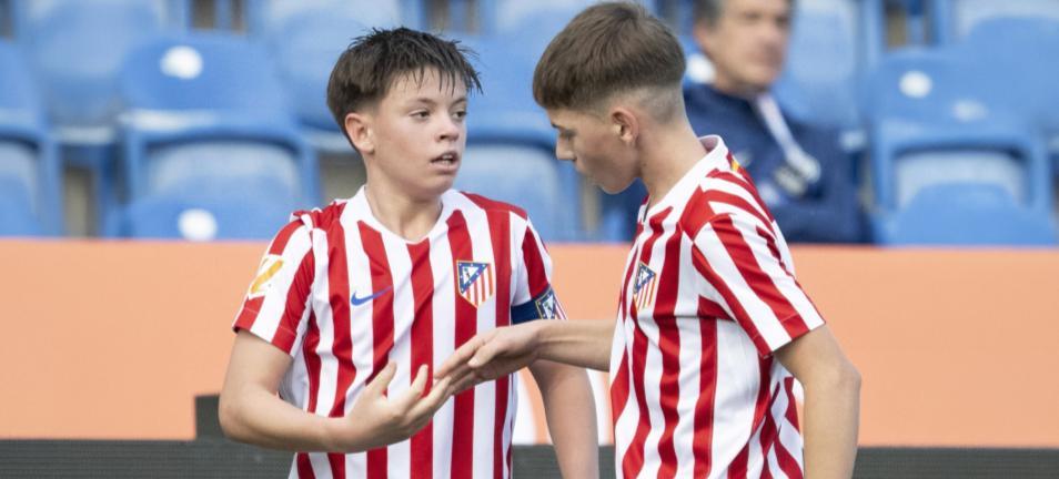 Atletas em campo internacional